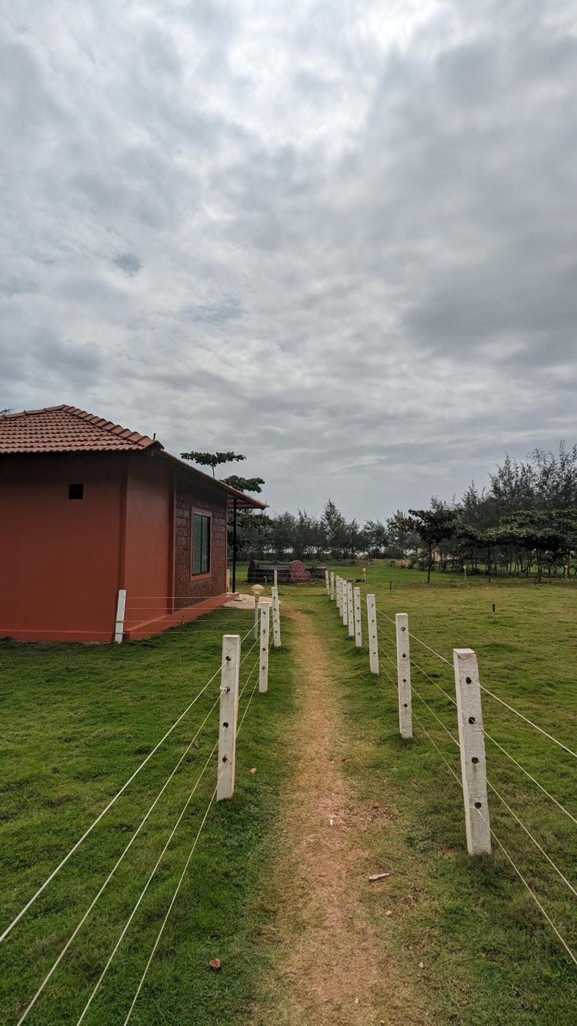 5 Mile Beach Resort Kumta Buitenkant foto